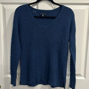 American Eagle women’s v neck sweater